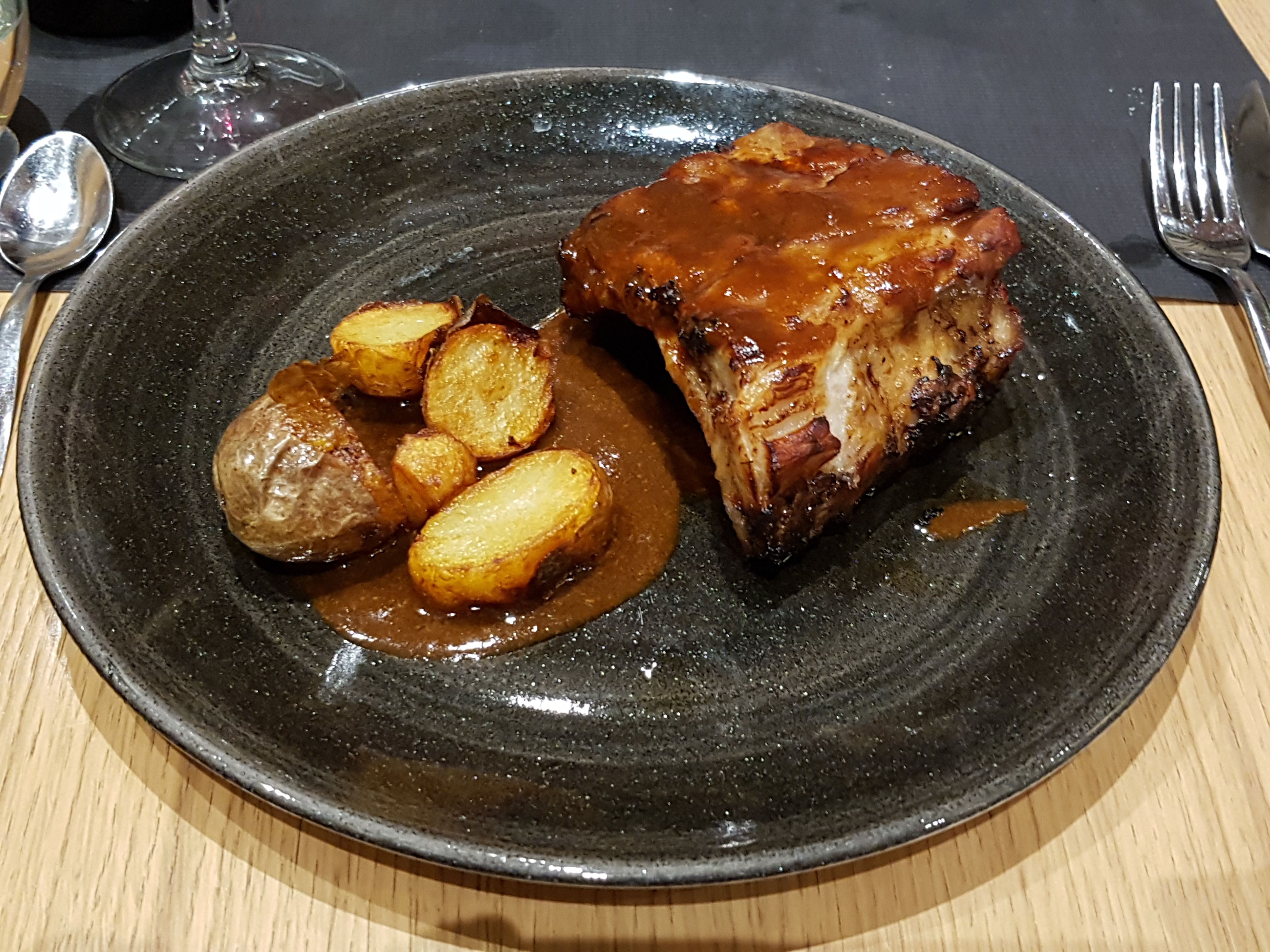 Costillar Ibérico a la Barbaoa y pincho de patatas