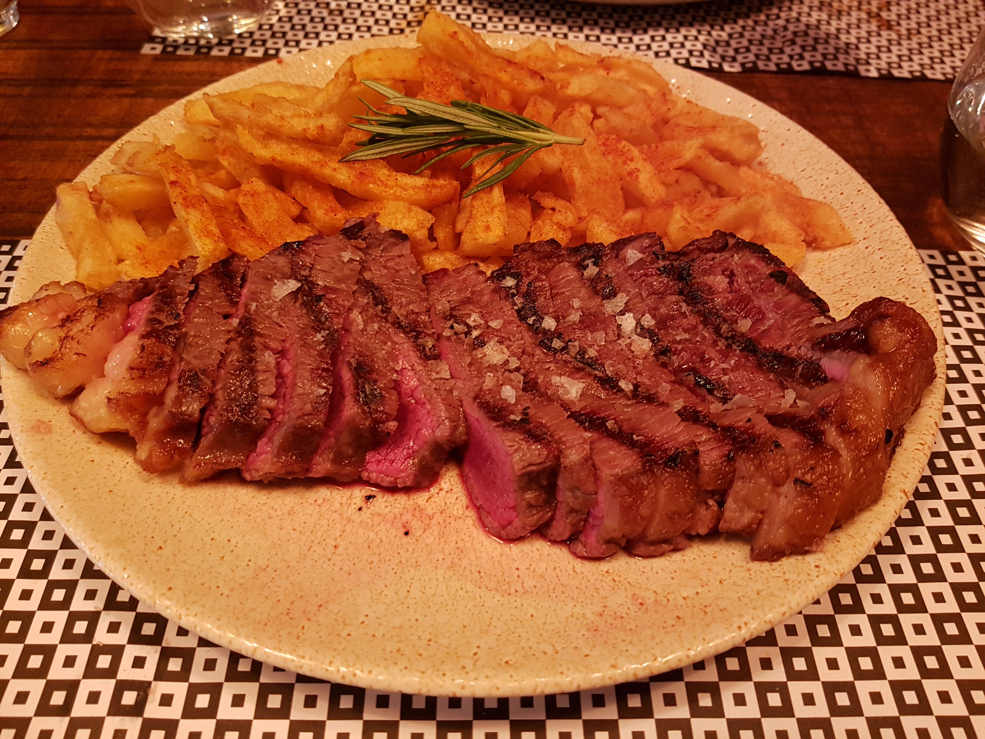 Picaña a la brasa laminada con patatas fritas