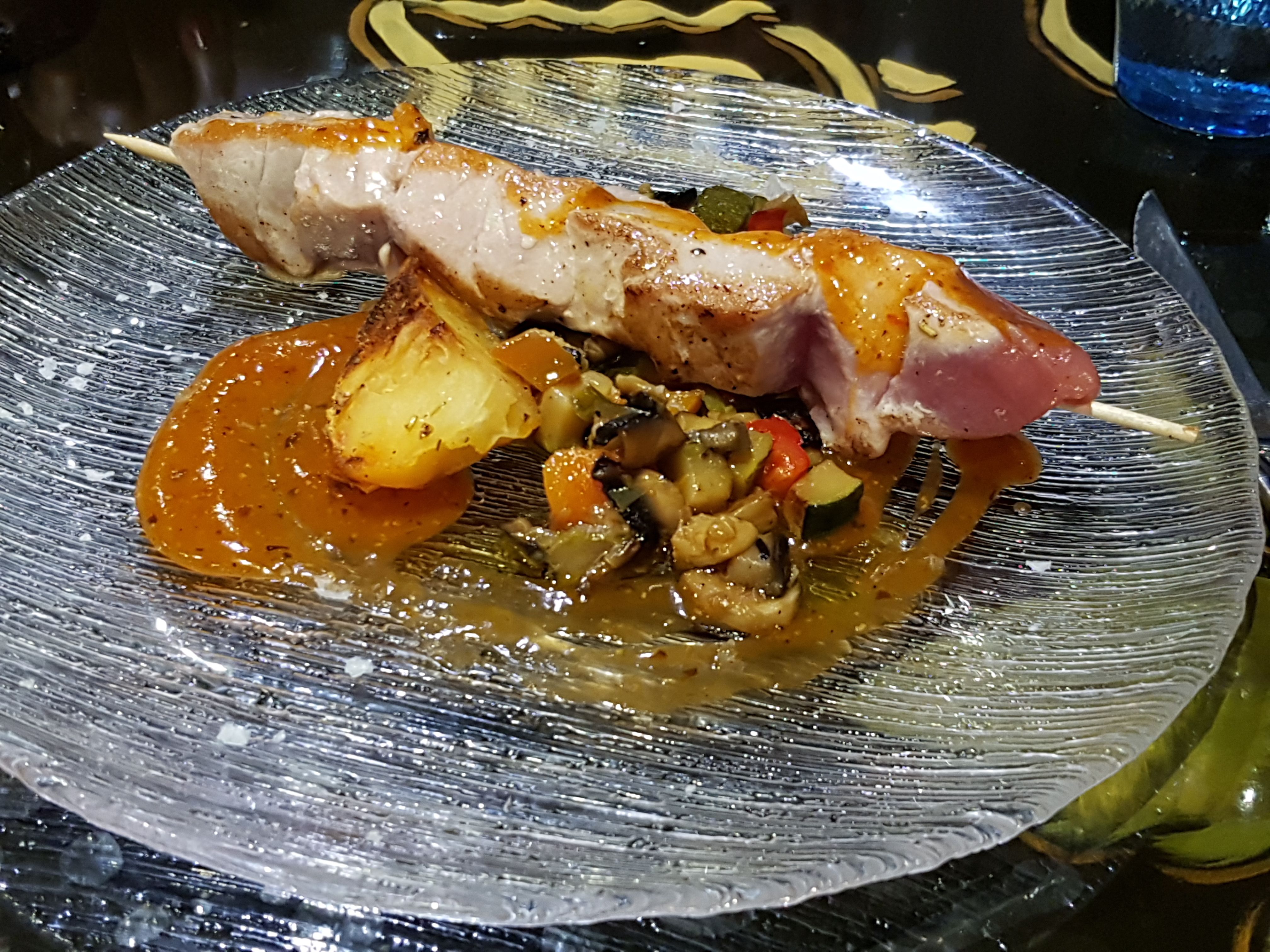 Brocheta de Atún con verduras y cítricos