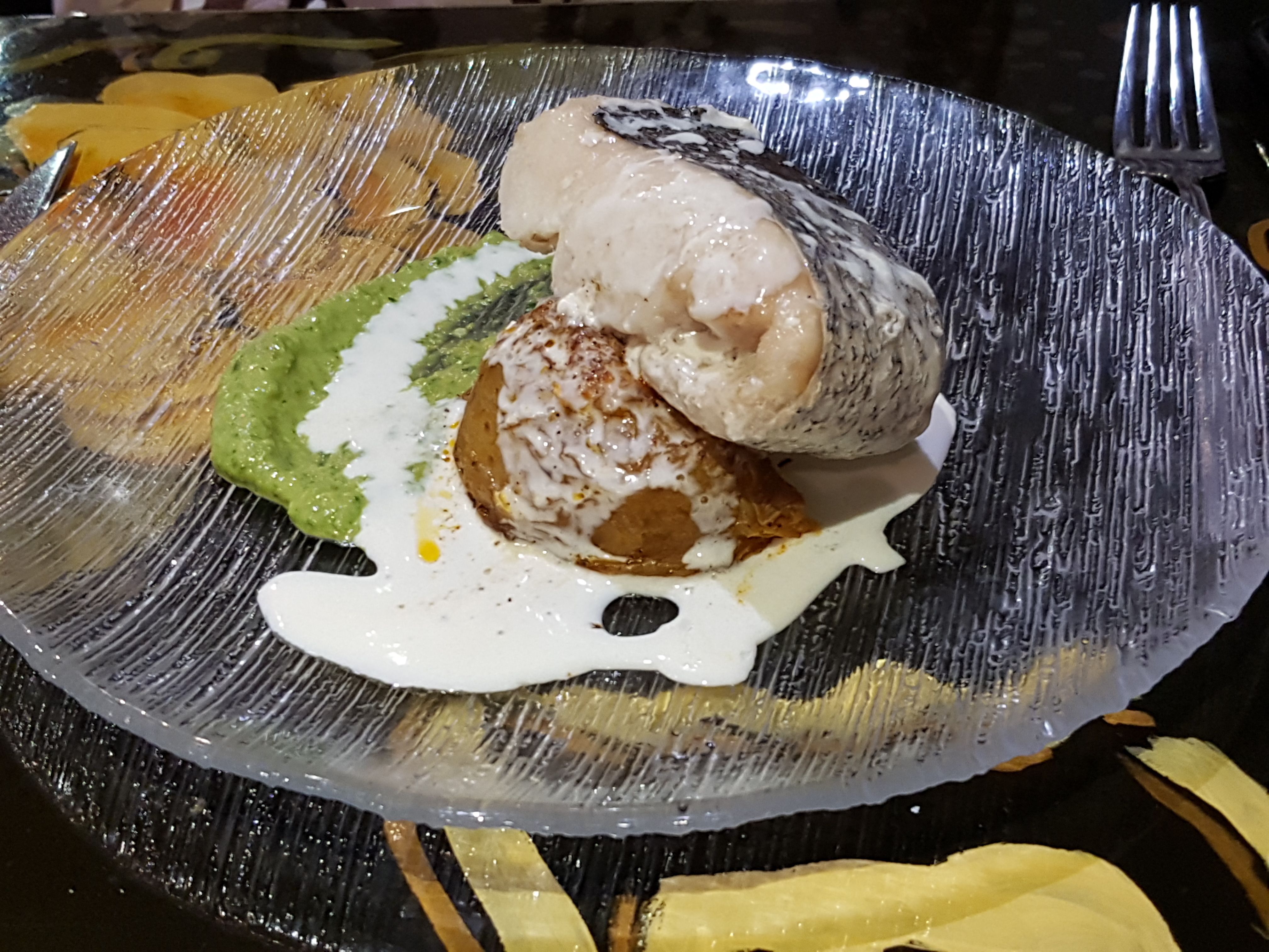 Merluza al horno con Pesto y crema de Ajo dulce