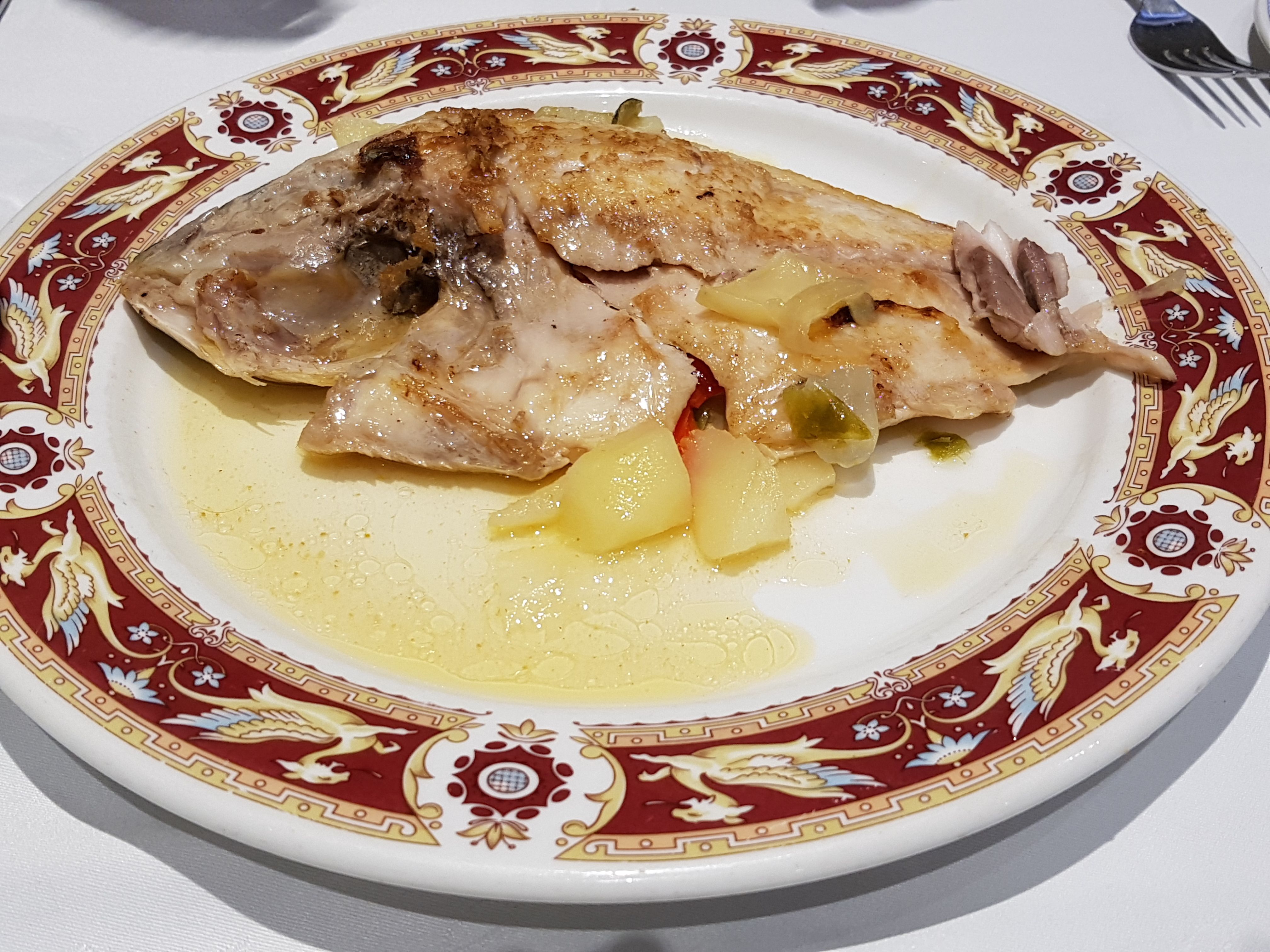 Media Dorada a la espalda con patatas y verduras