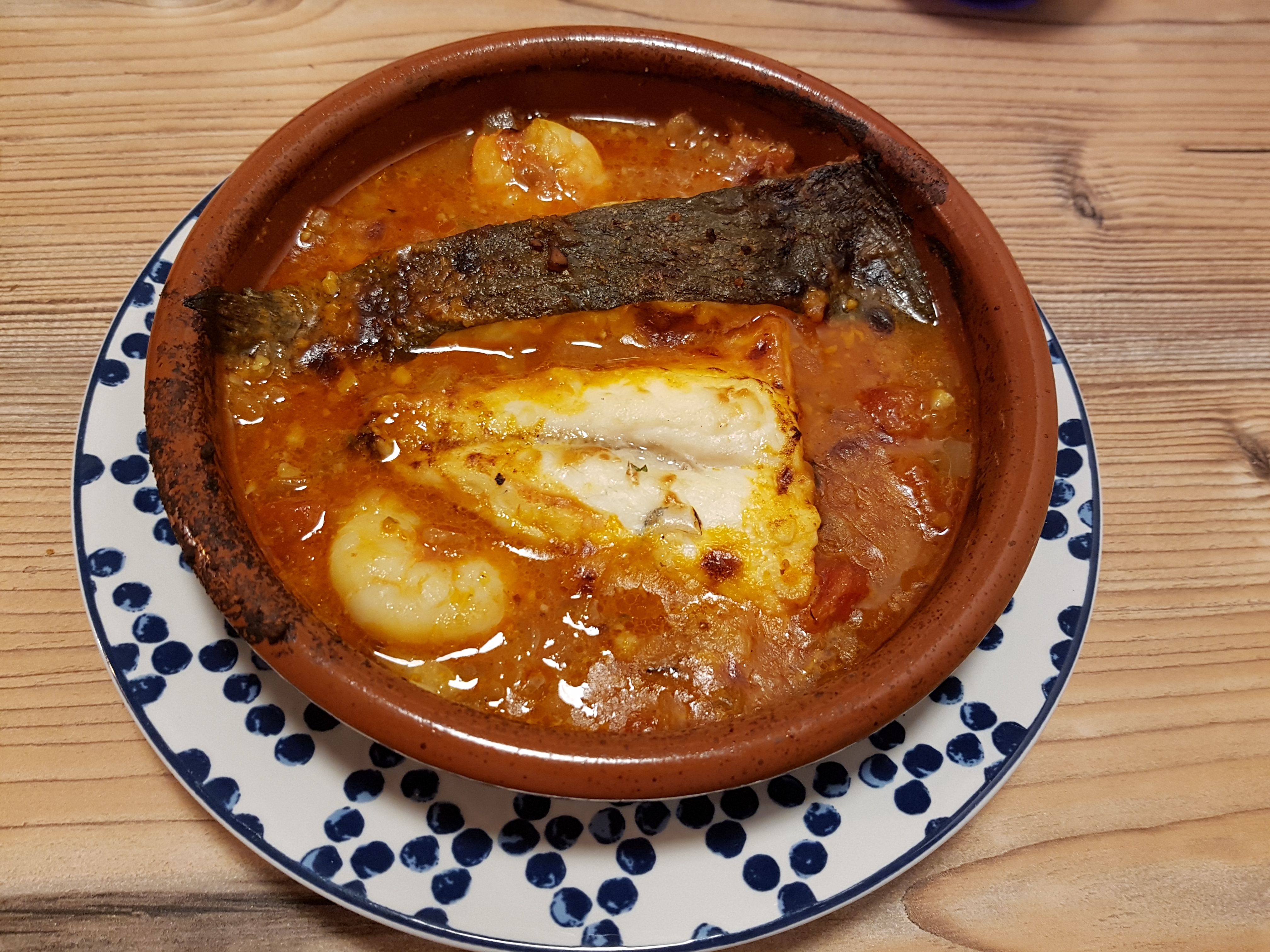 Cazuela de pescado y langostinos