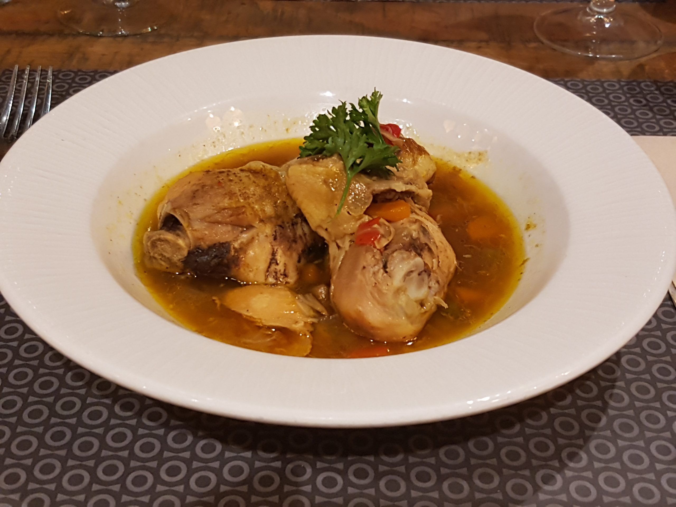 Pollo a la cerveza con crujiente de Puerro