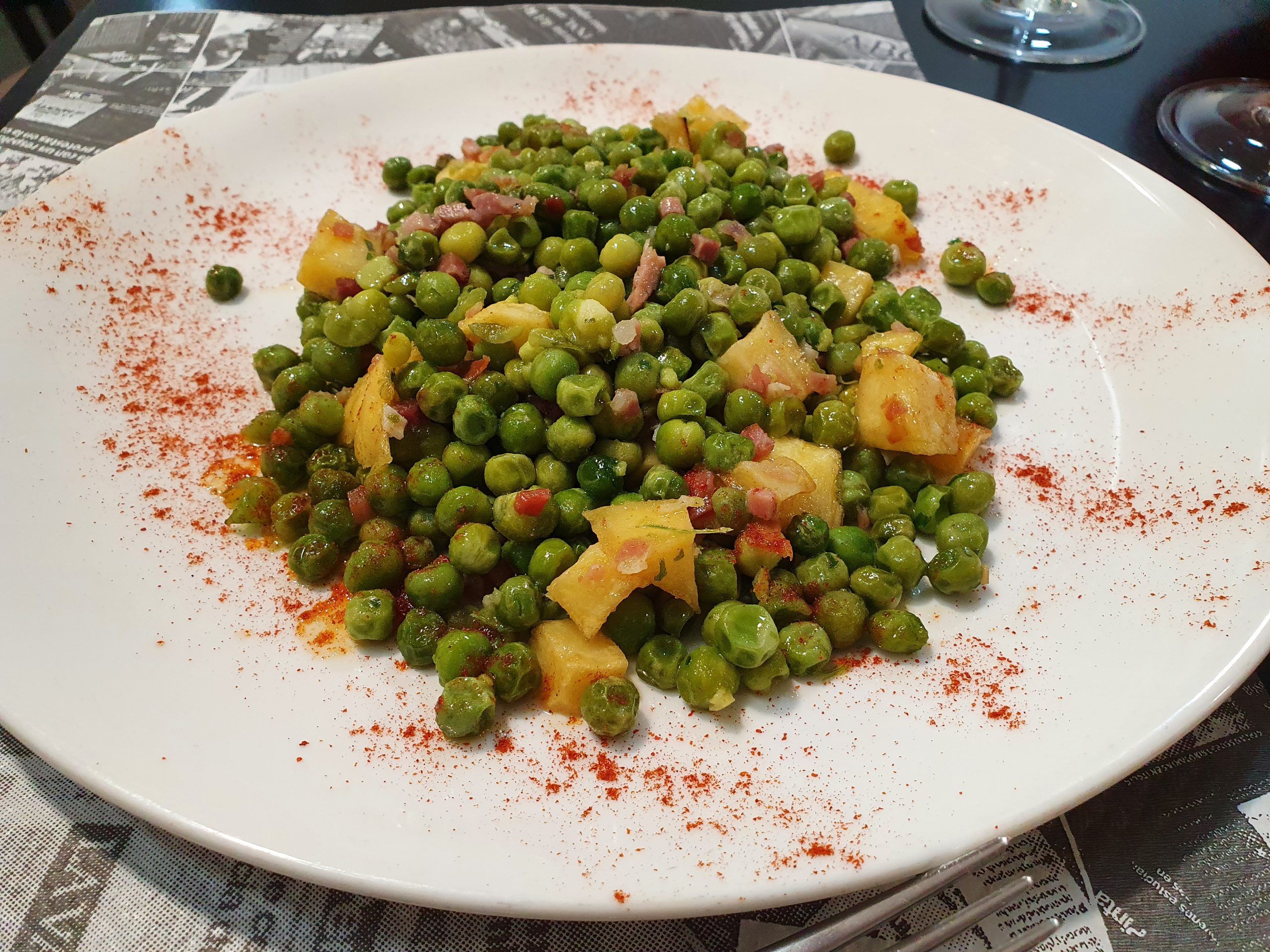 Guisantes salteados con jamón