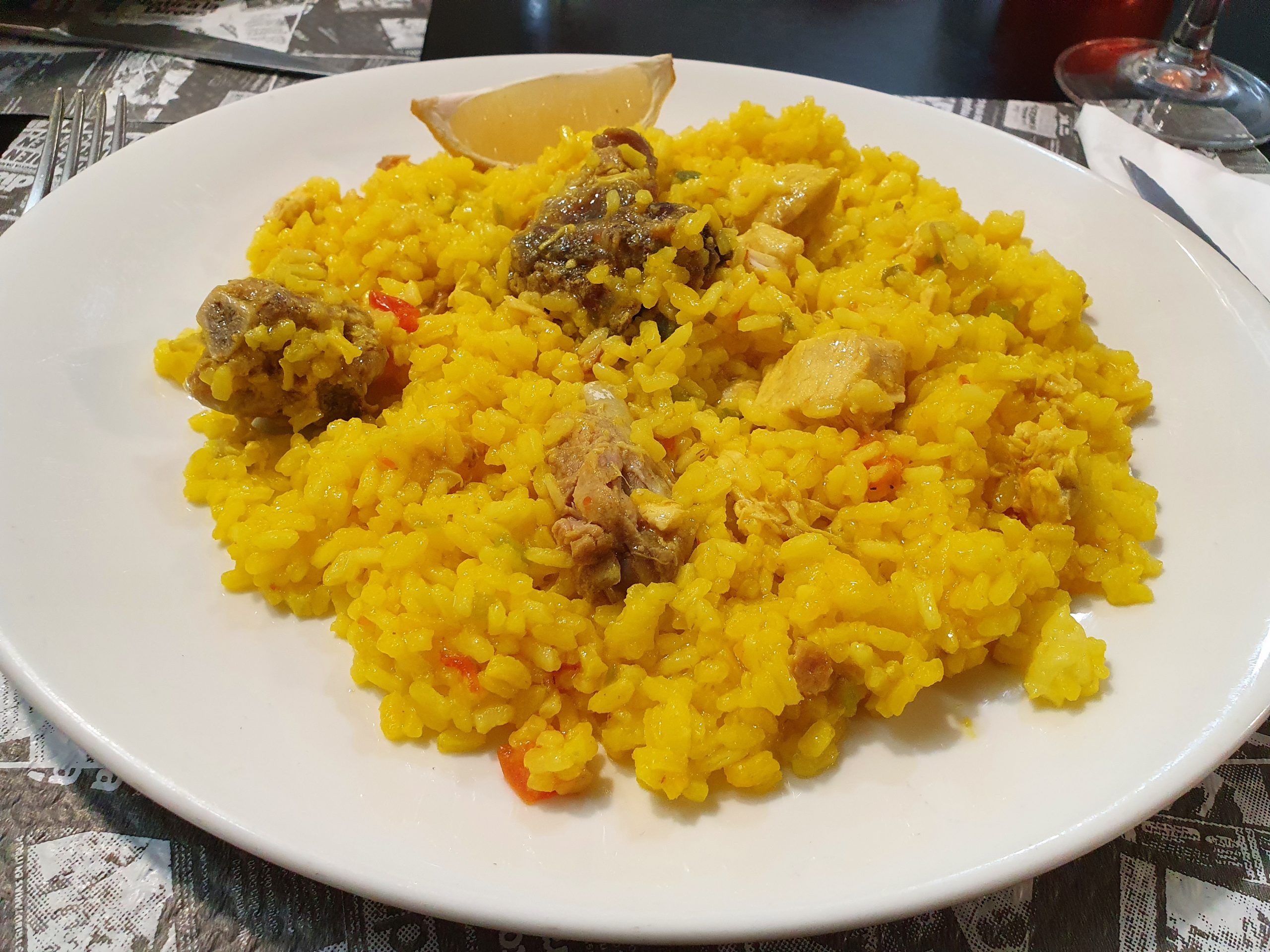Paella de carne