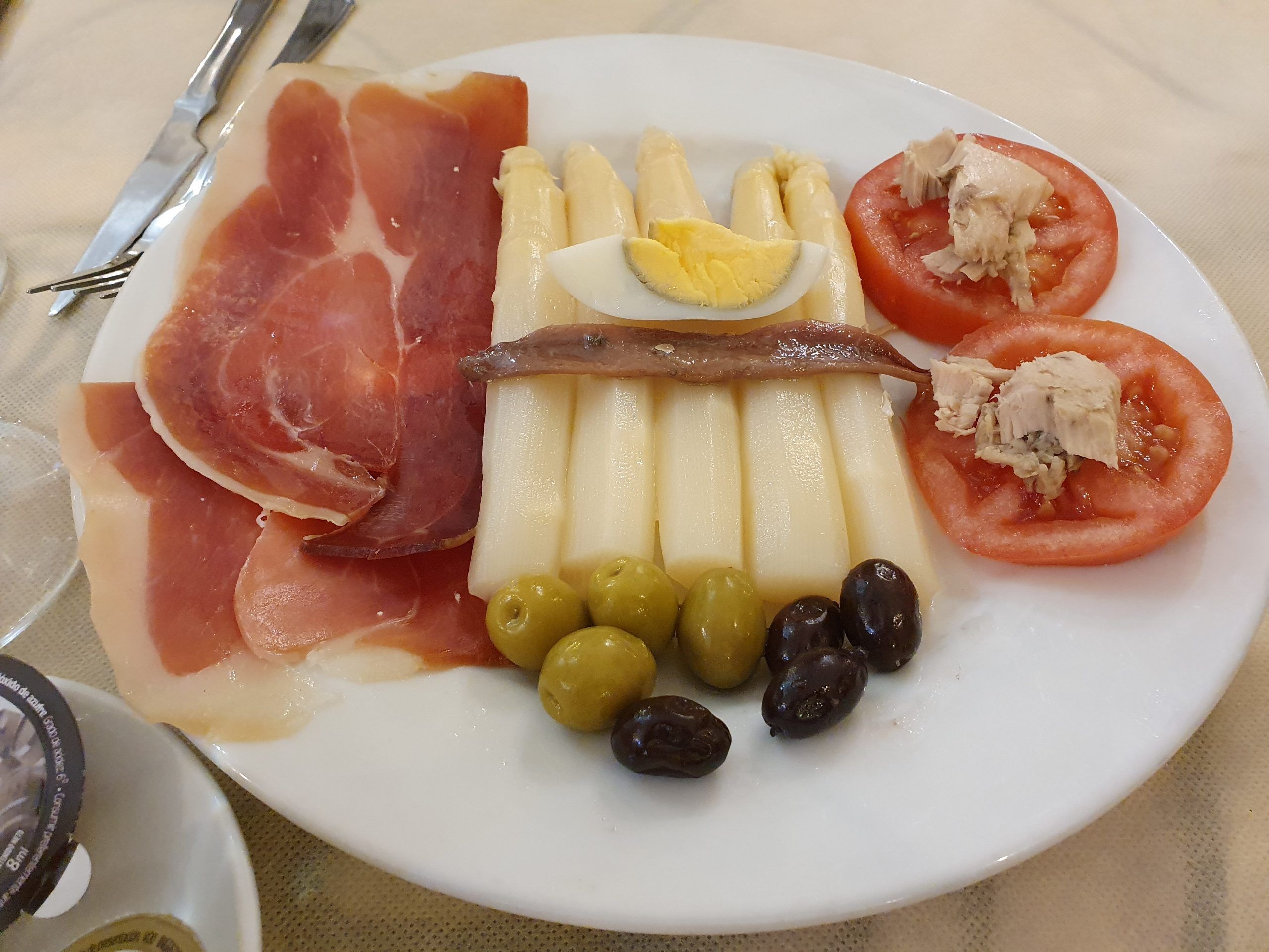 Espárragos con jamón