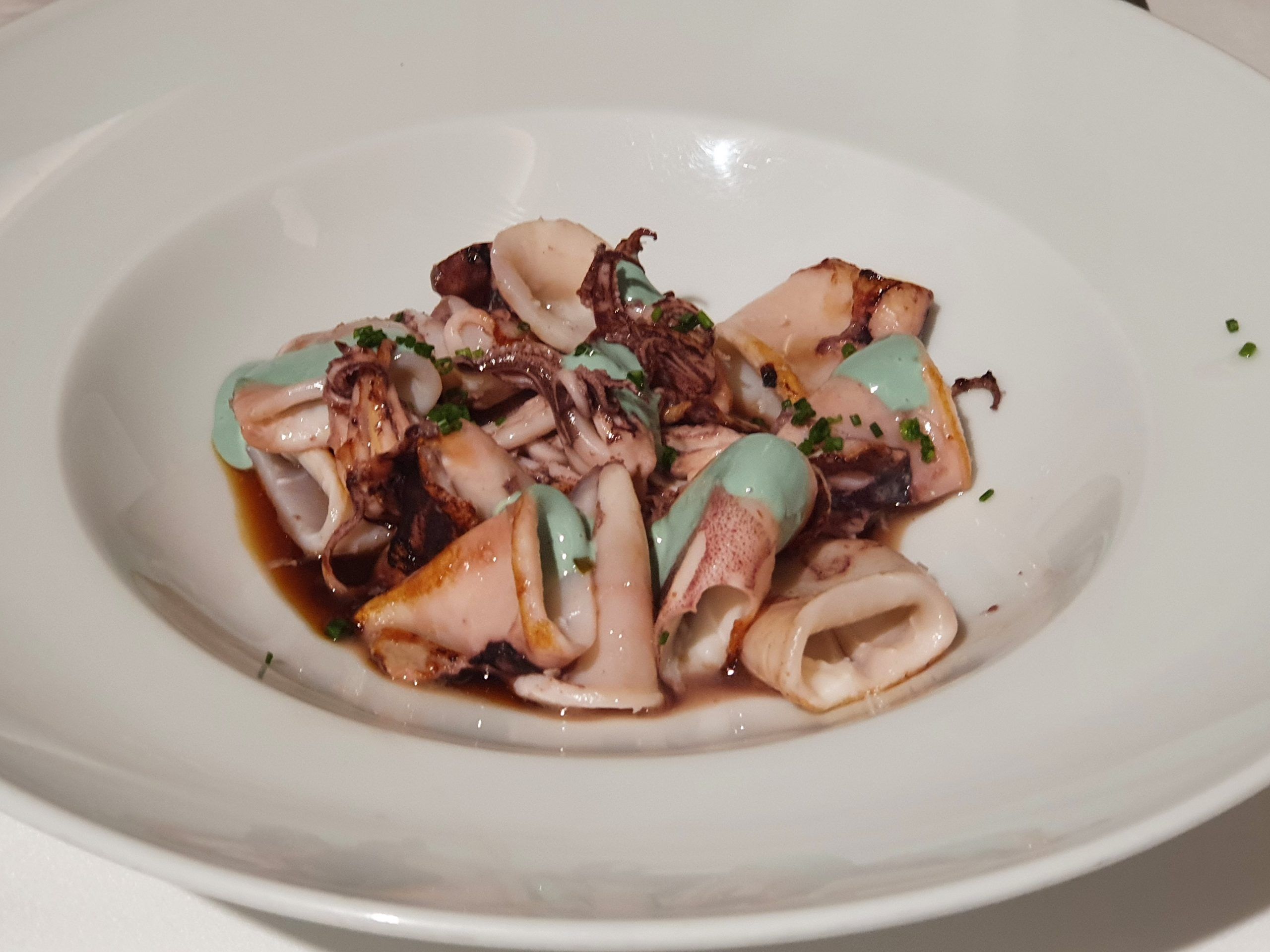 Chipirones con infusión de anchoas