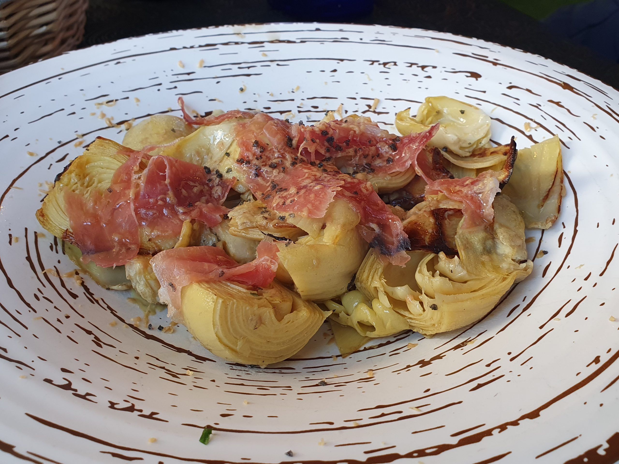 Corazones de alcachofas salteados con jamón de Teruel