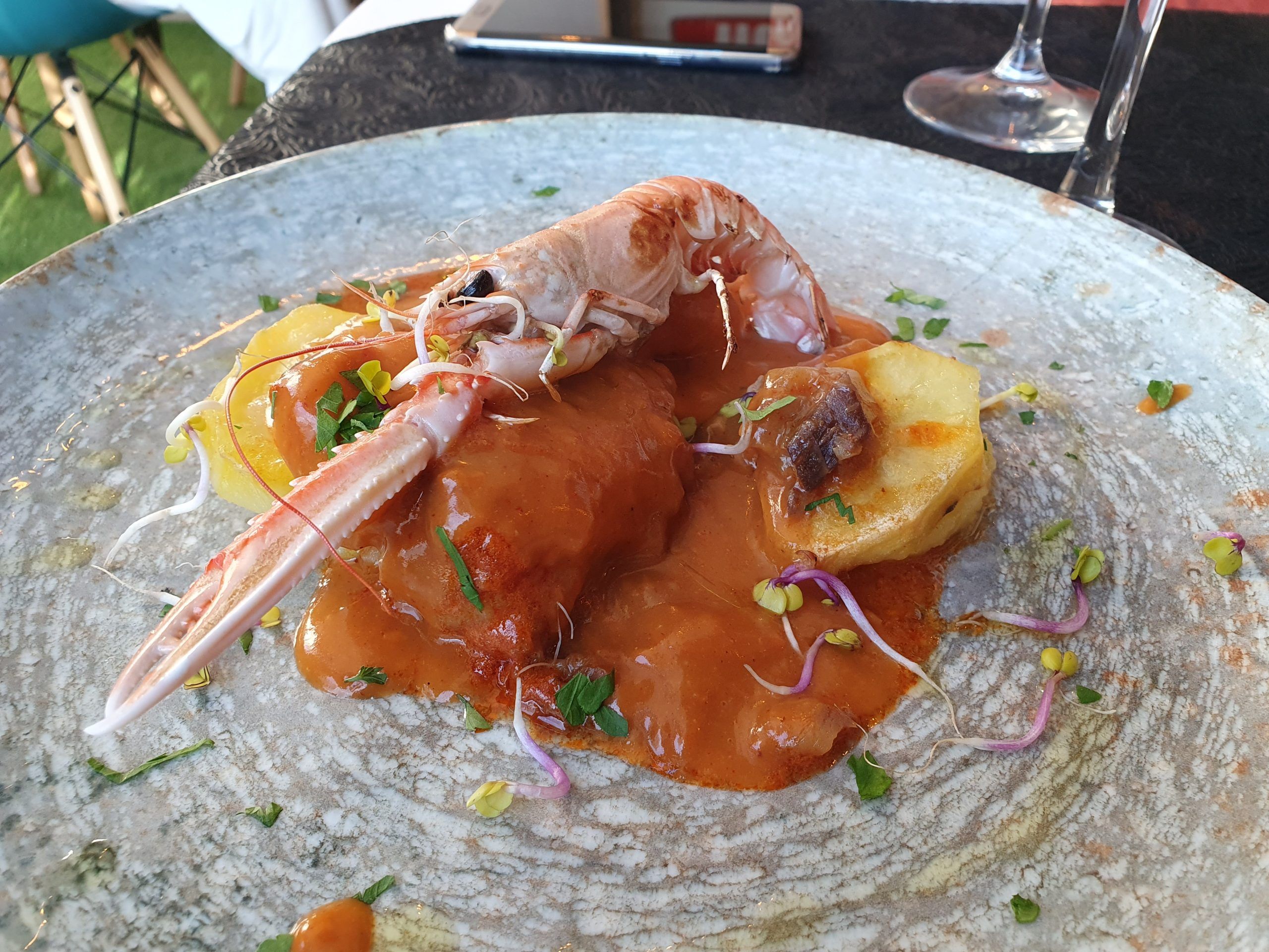 Cola de rape en salsa de mariscos y cigala
