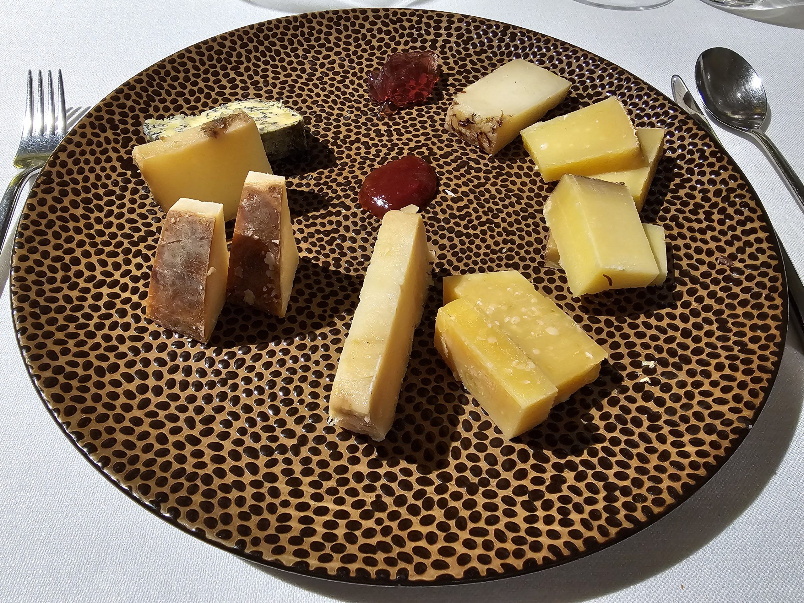 Degustación Selección carro de quesos con confituras y copa de solera 1847