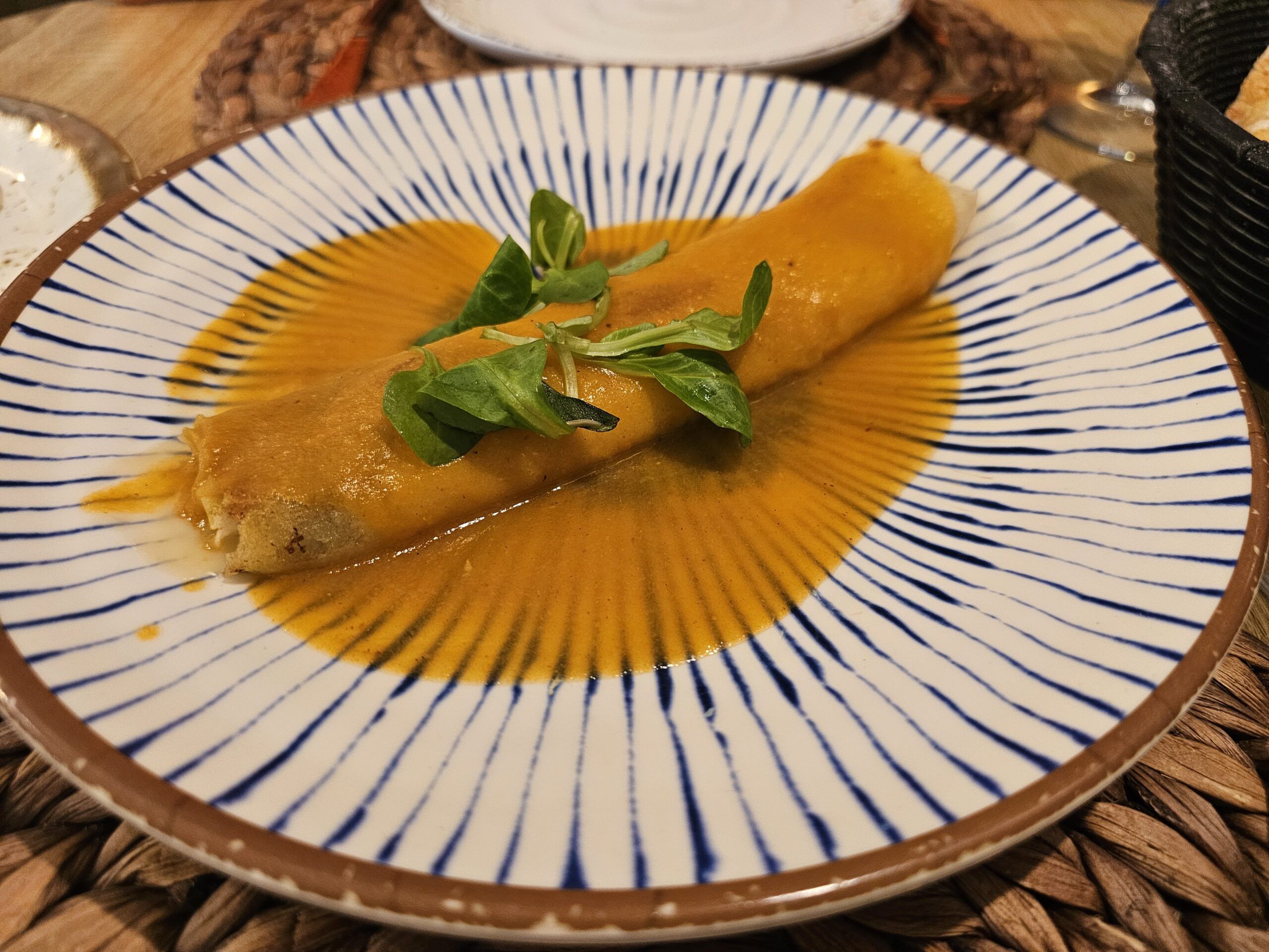 Crep relleno de vieiras y gambas
