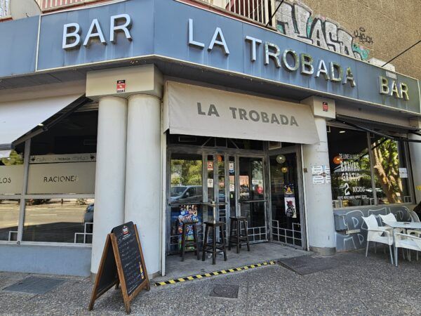 LA TROBADA