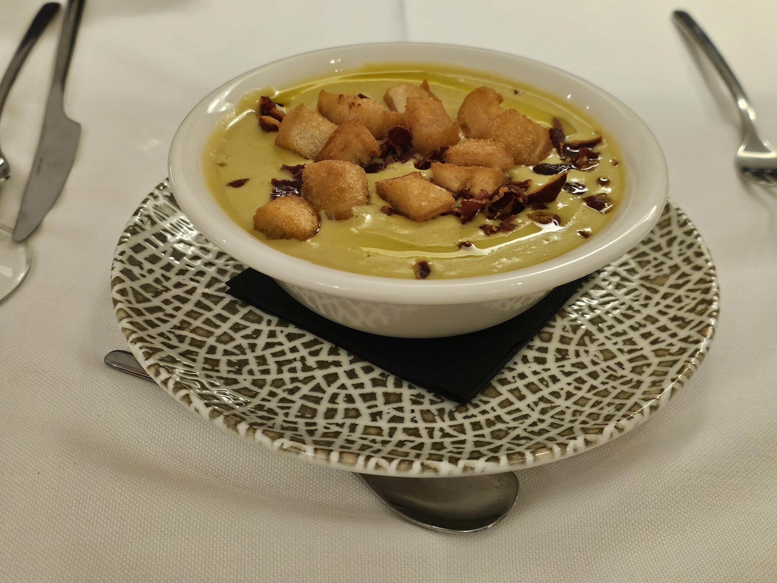 Crema de calabacín con picatostes dorados