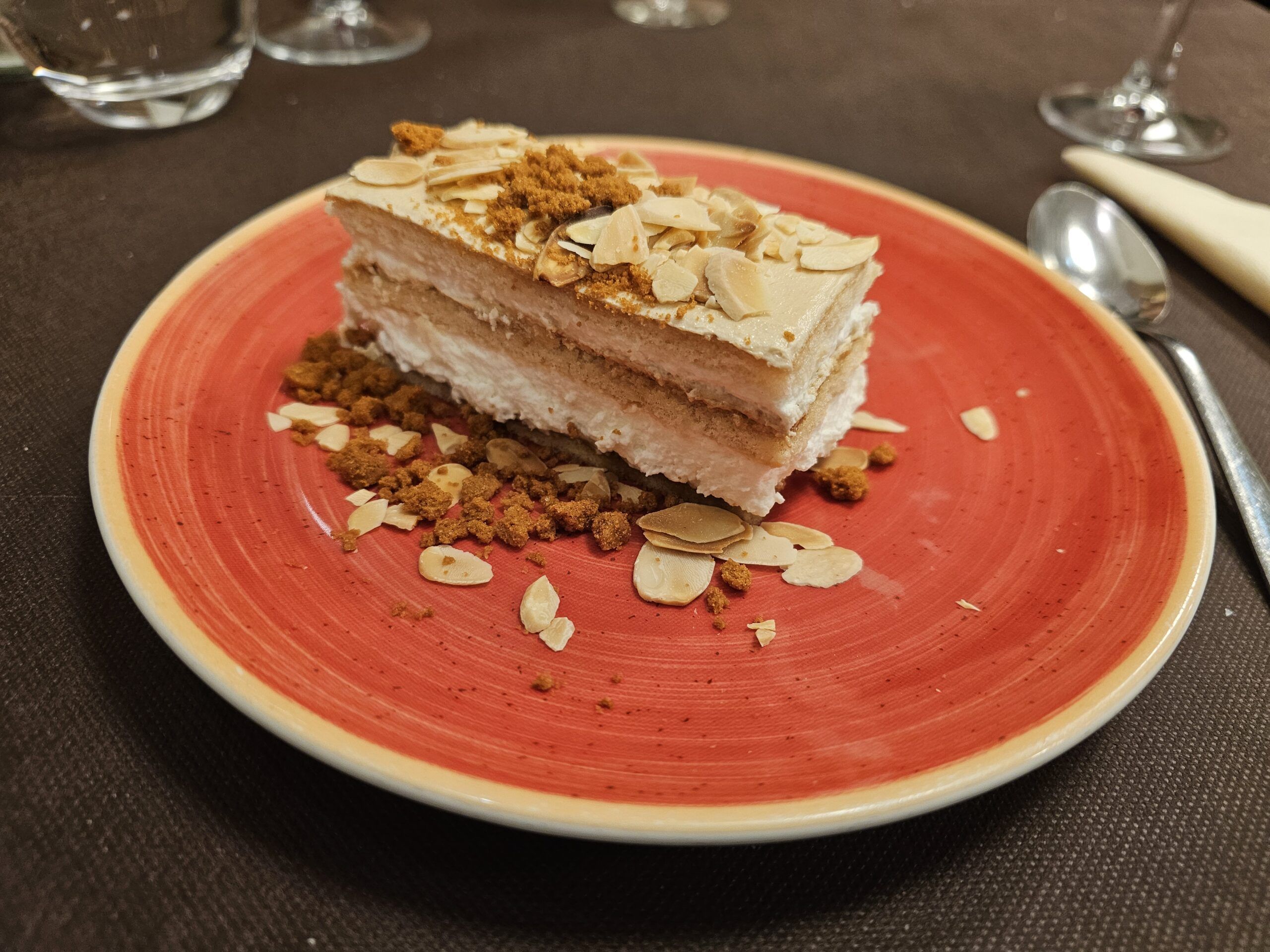 Tarta de lotus y almendras tostadas