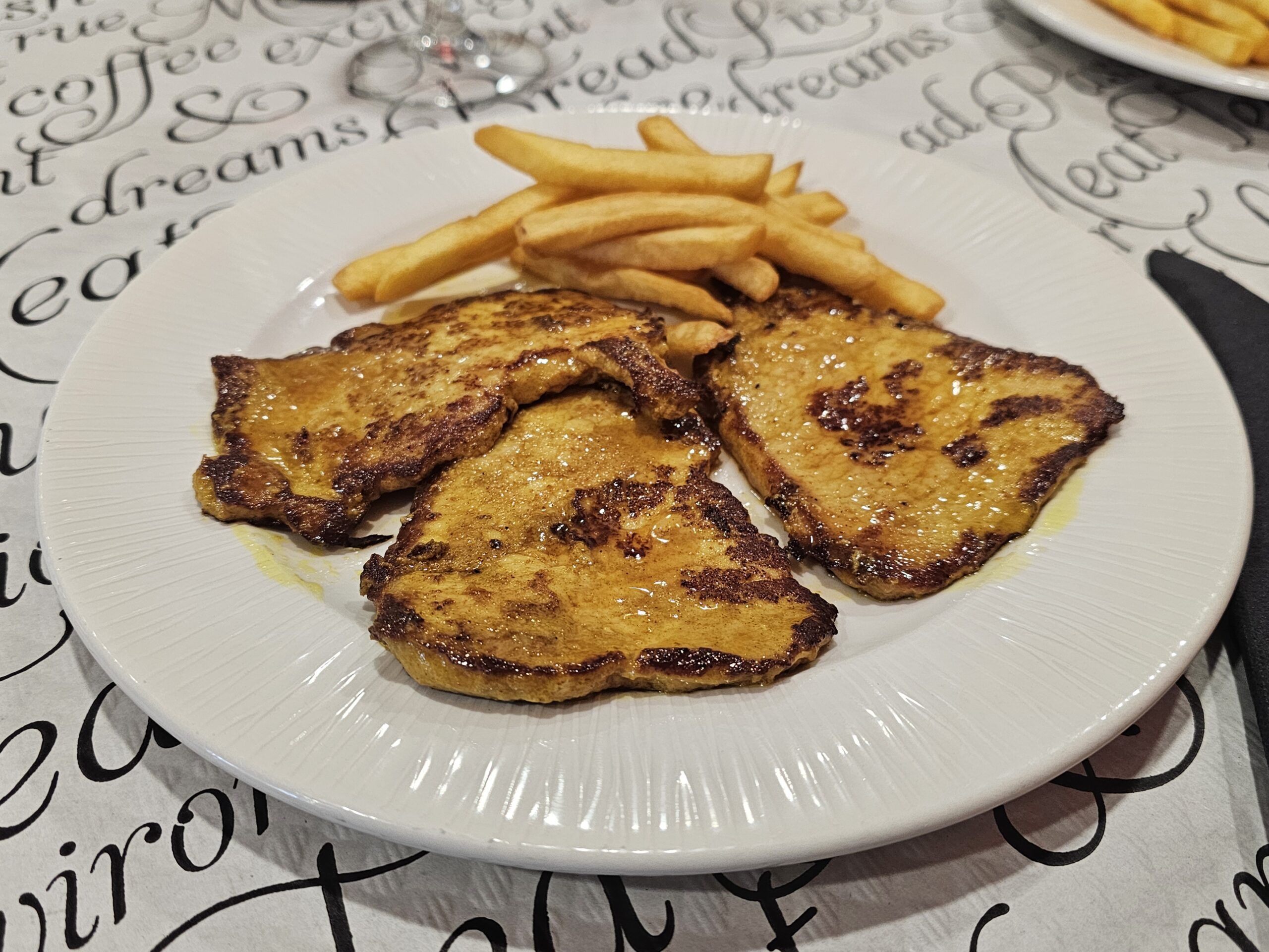 Lomo a la plancha marinado en leche de coco y curry de Tanger