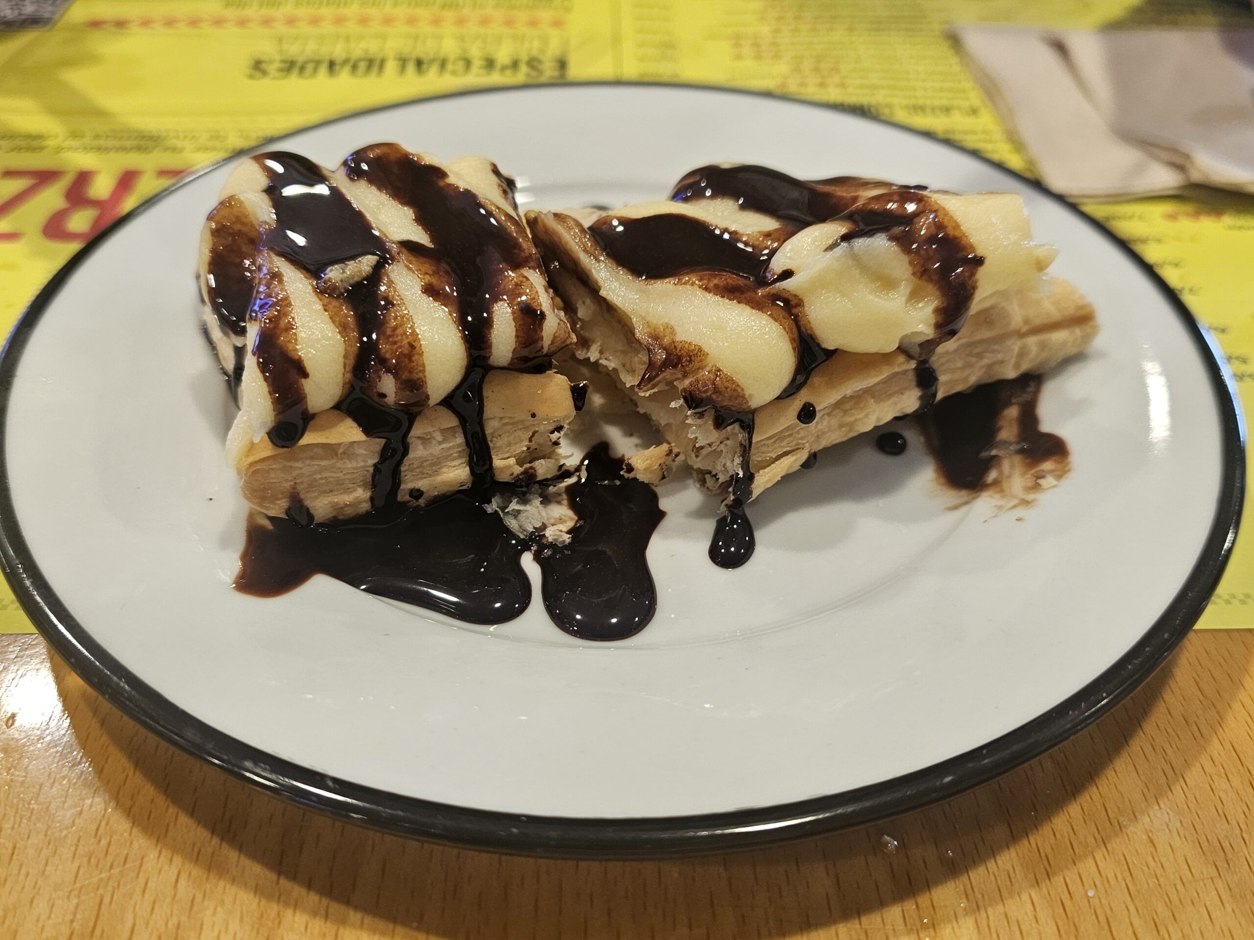 Hojaldre de crema y chocolate